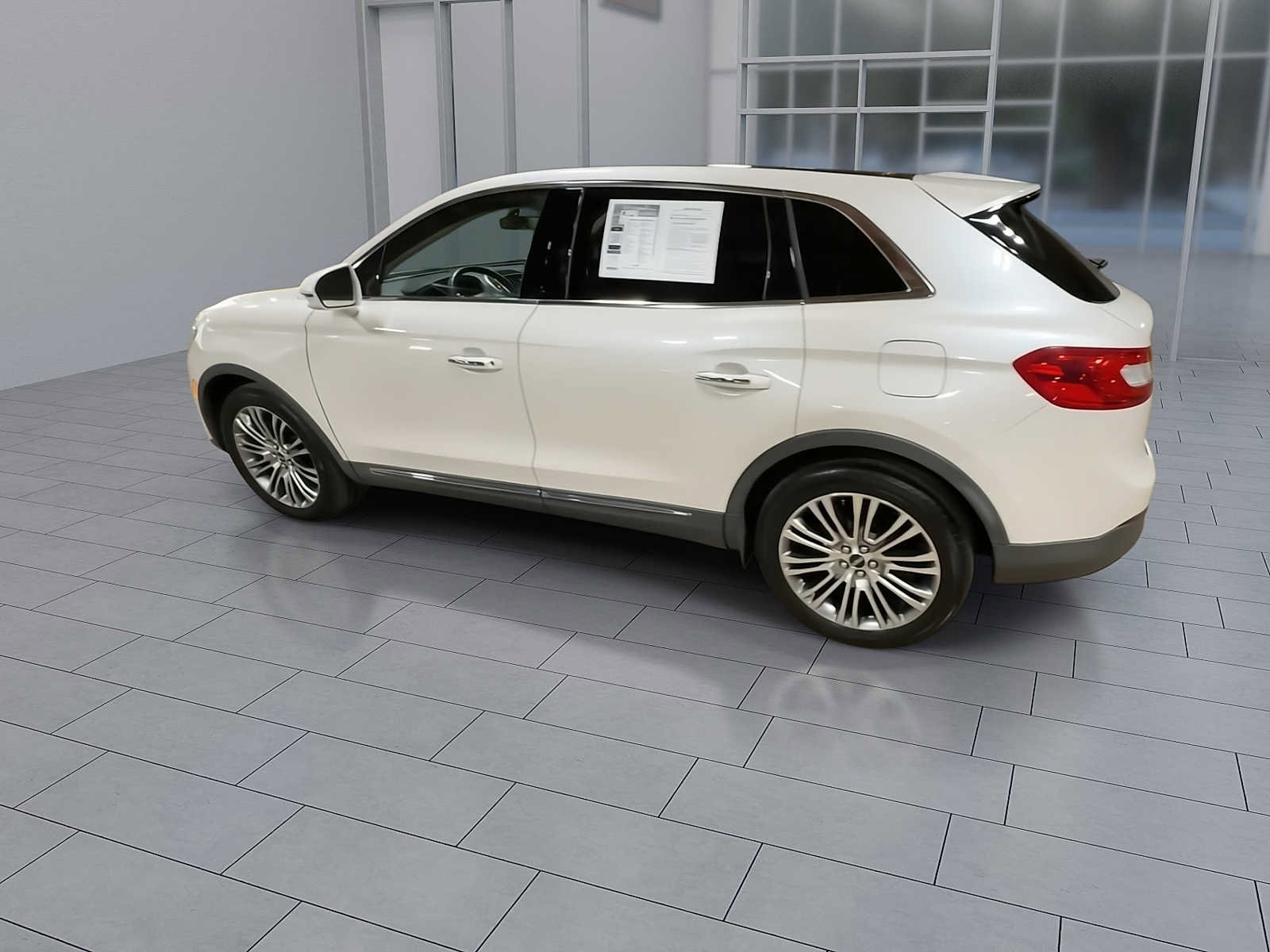 Used 2016 Lincoln MKX Reserve w/ Cargo Accessories Package image 6