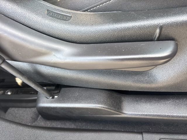 Used 2023 GMC Acadia SLE w/ Driver Convenience Package image 12