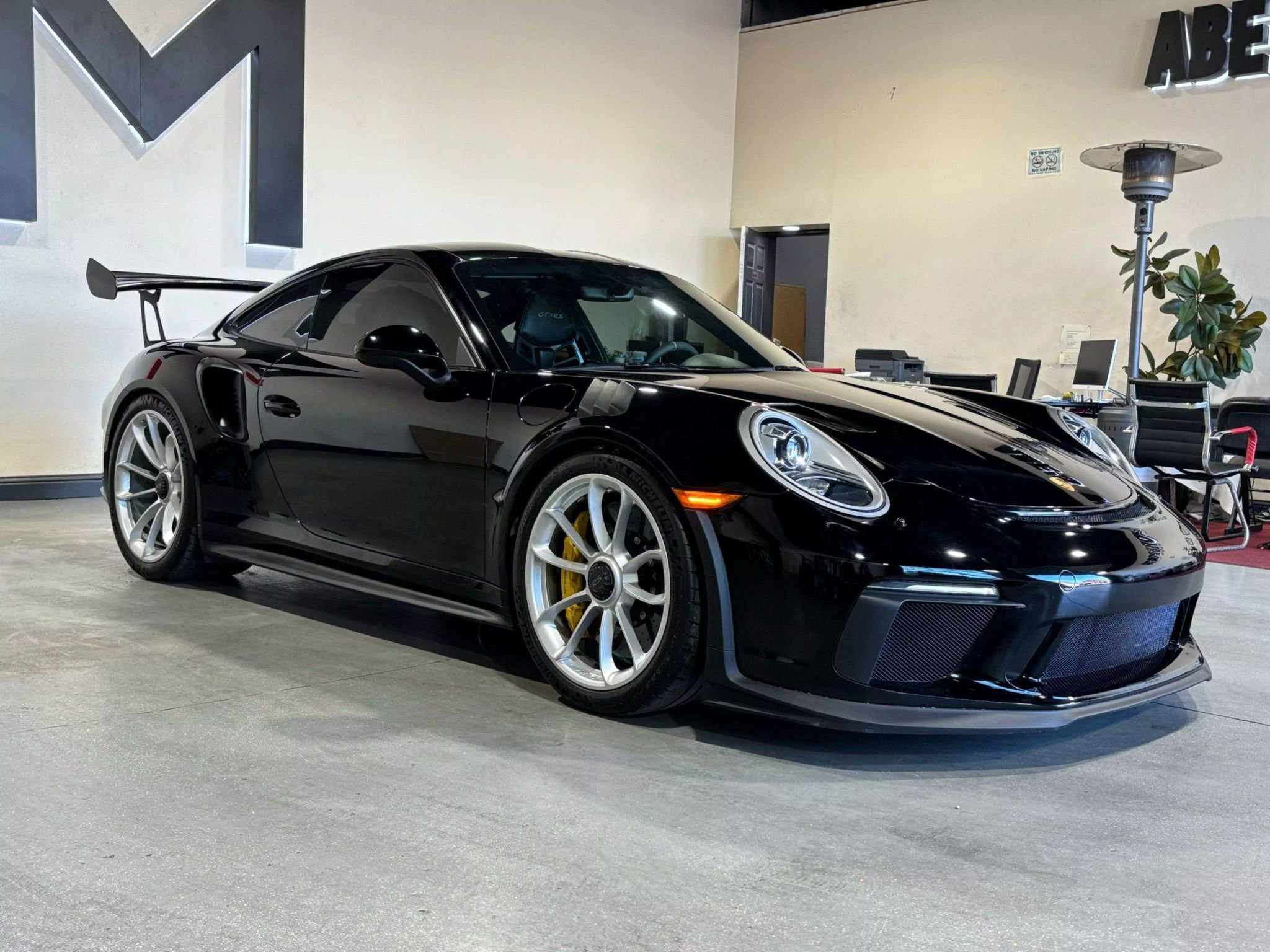 Used 2019 Porsche 911 GT3 RS image 5