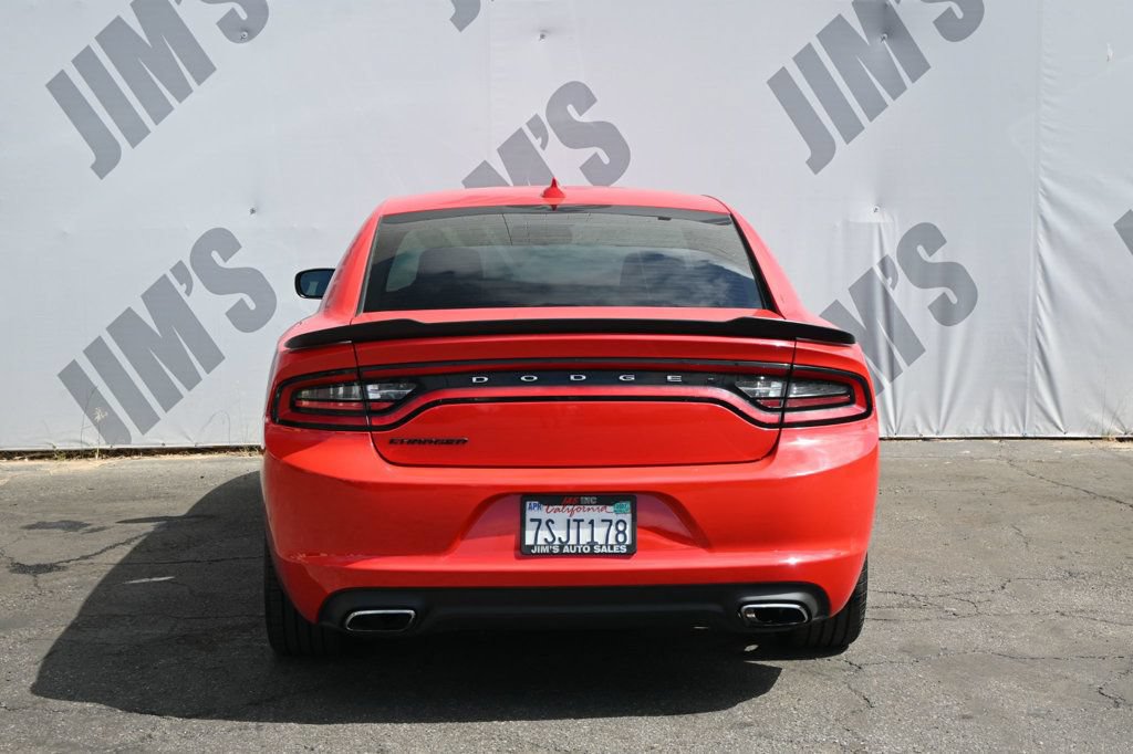 Used 2016 Dodge Charger SXT w/ Blacktop Package RWD image 5