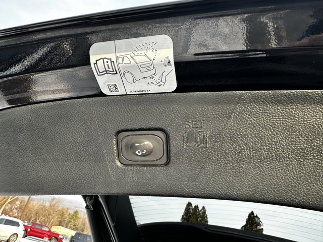 Used 2018 Ford Edge Titanium image 18