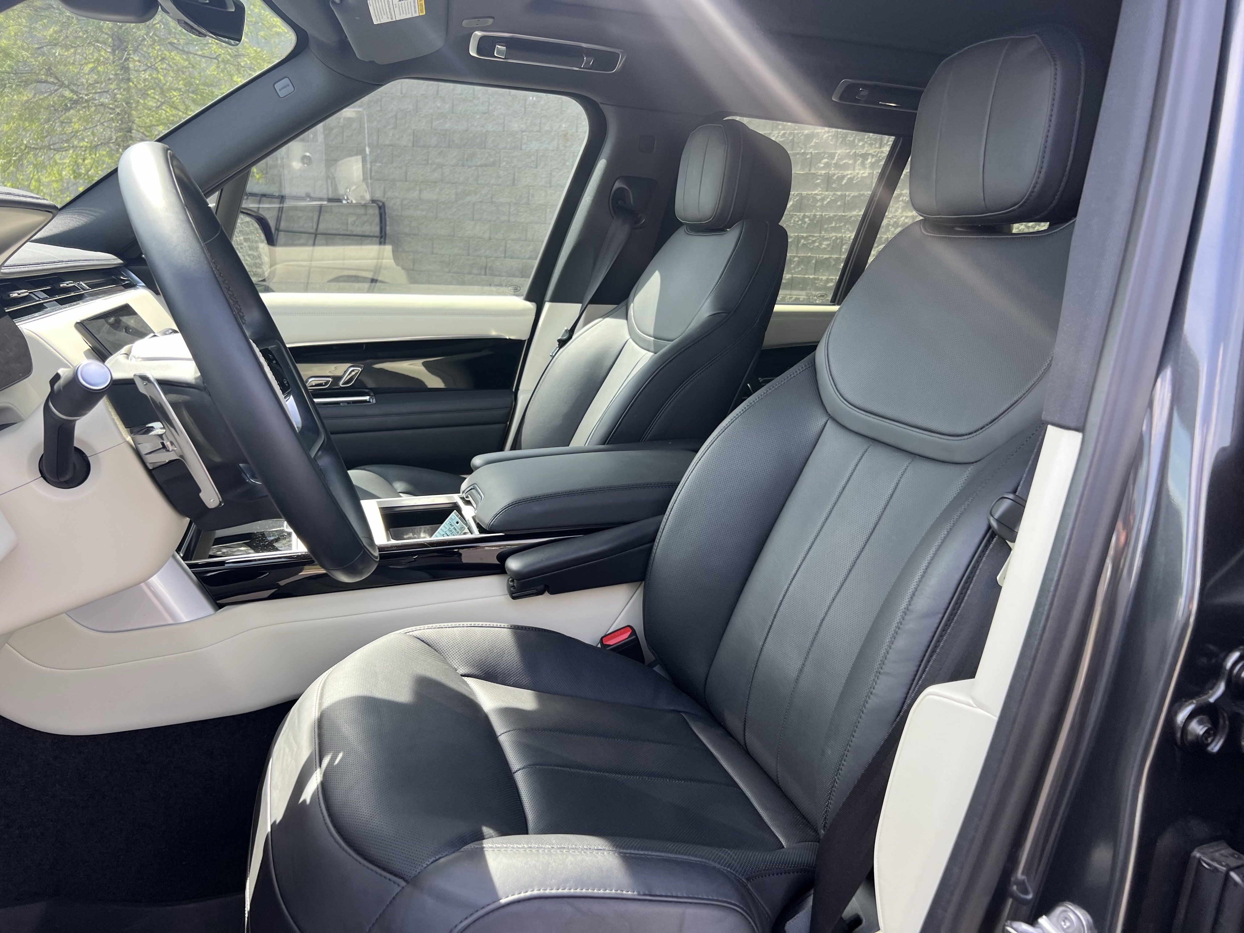 Certified 2024 Land Rover Range Rover SE image 15