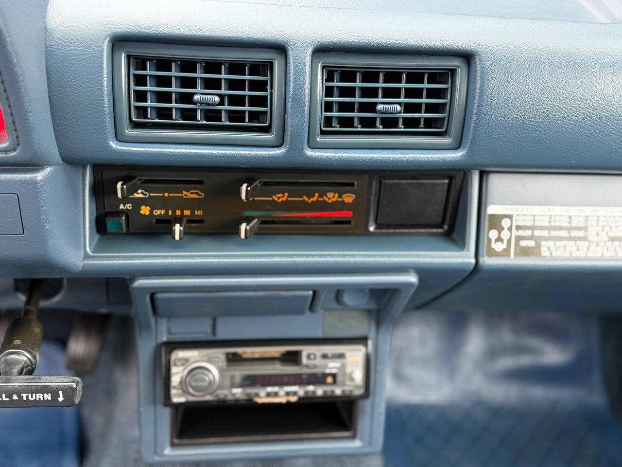 Used 1988 Toyota Pickup 4x4 Regular Cab image 13