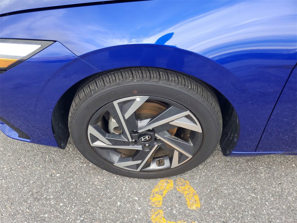 Used 2025 Hyundai Elantra SEL image 5