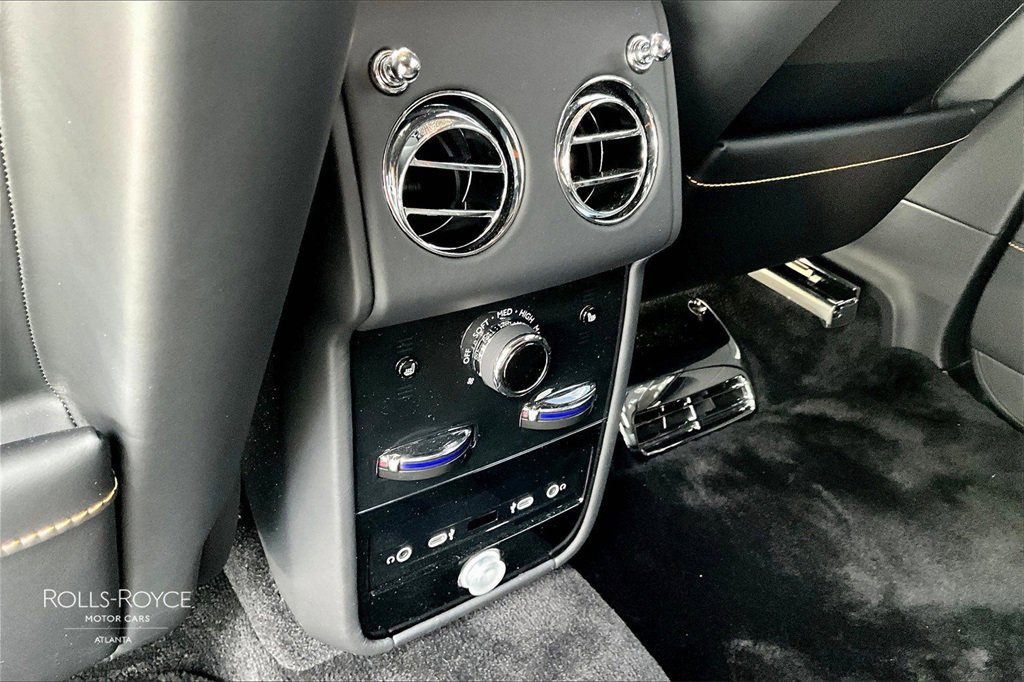 Certified 2025 Rolls-Royce Cullinan Black Badge image 30