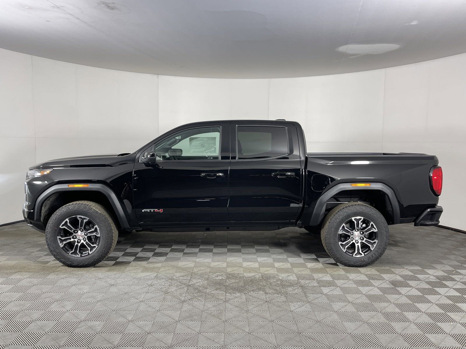 Used 2024 GMC Canyon AT4 w/ Technology Package image 3