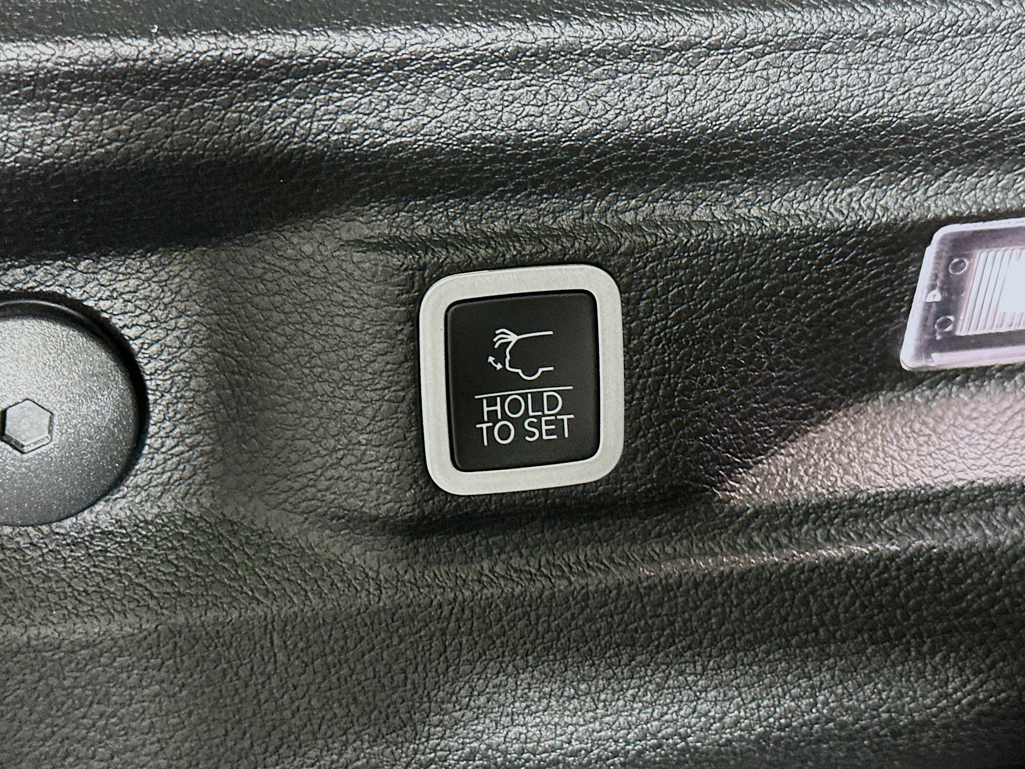 Used 2023 Jeep Grand Cherokee L Limited w/ Black Appearance Package image 31