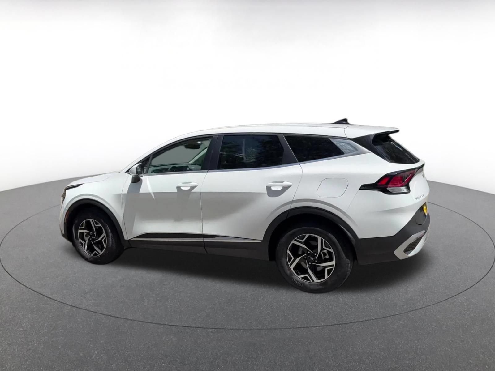 Used 2025 Kia Sportage LX FWD image 10