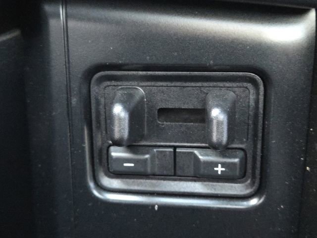 Used 2023 Ford F150 Lightning Platinum image 10