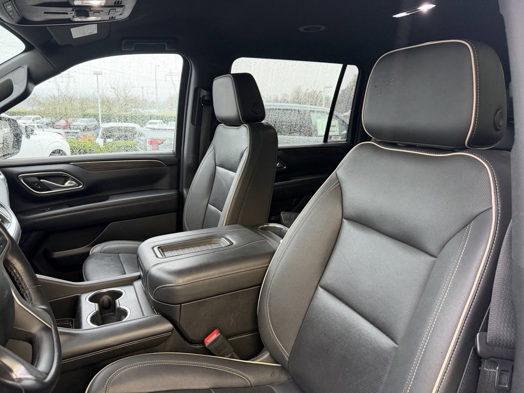 Used 2023 Chevrolet Suburban Premier image 16