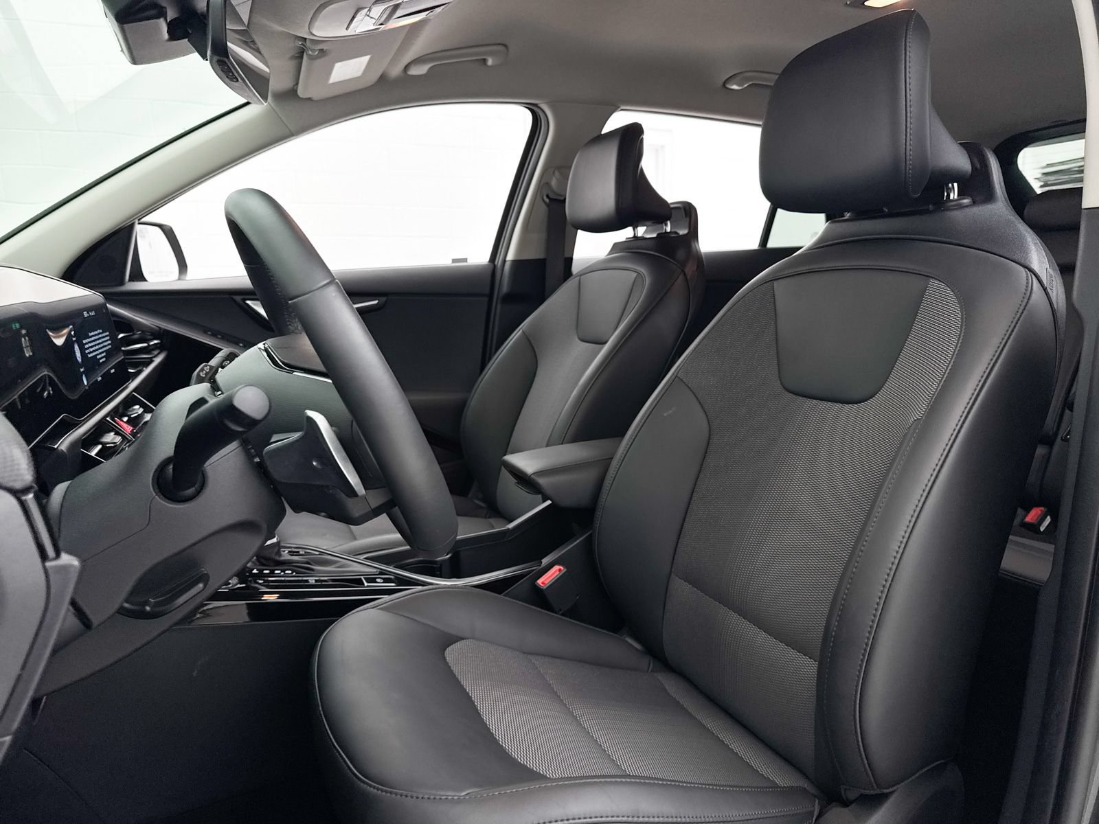Certified 2025 Kia Niro EX FWD image 20