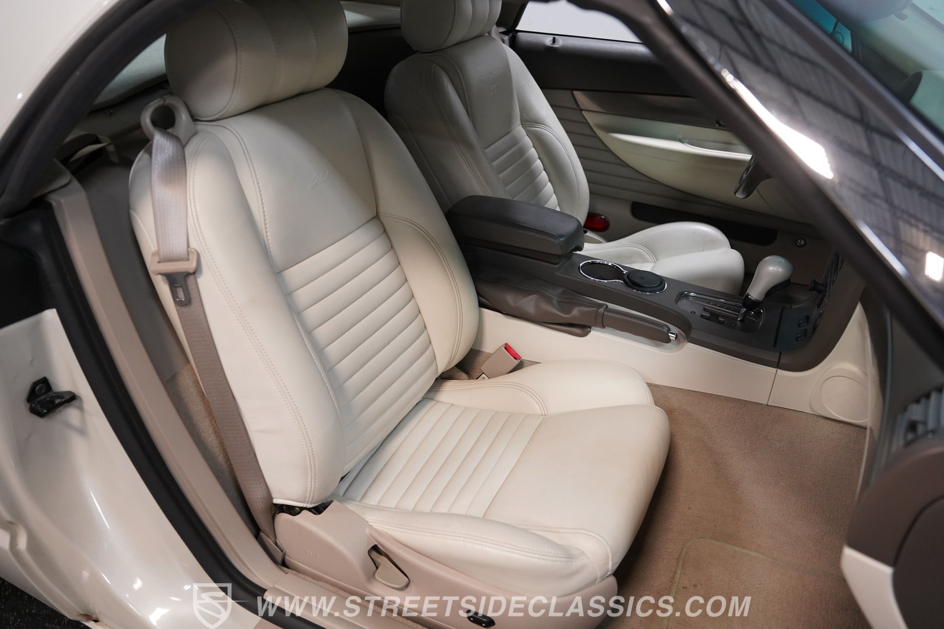Used 2005 Ford Thunderbird 50th Anniversary RWD image 36