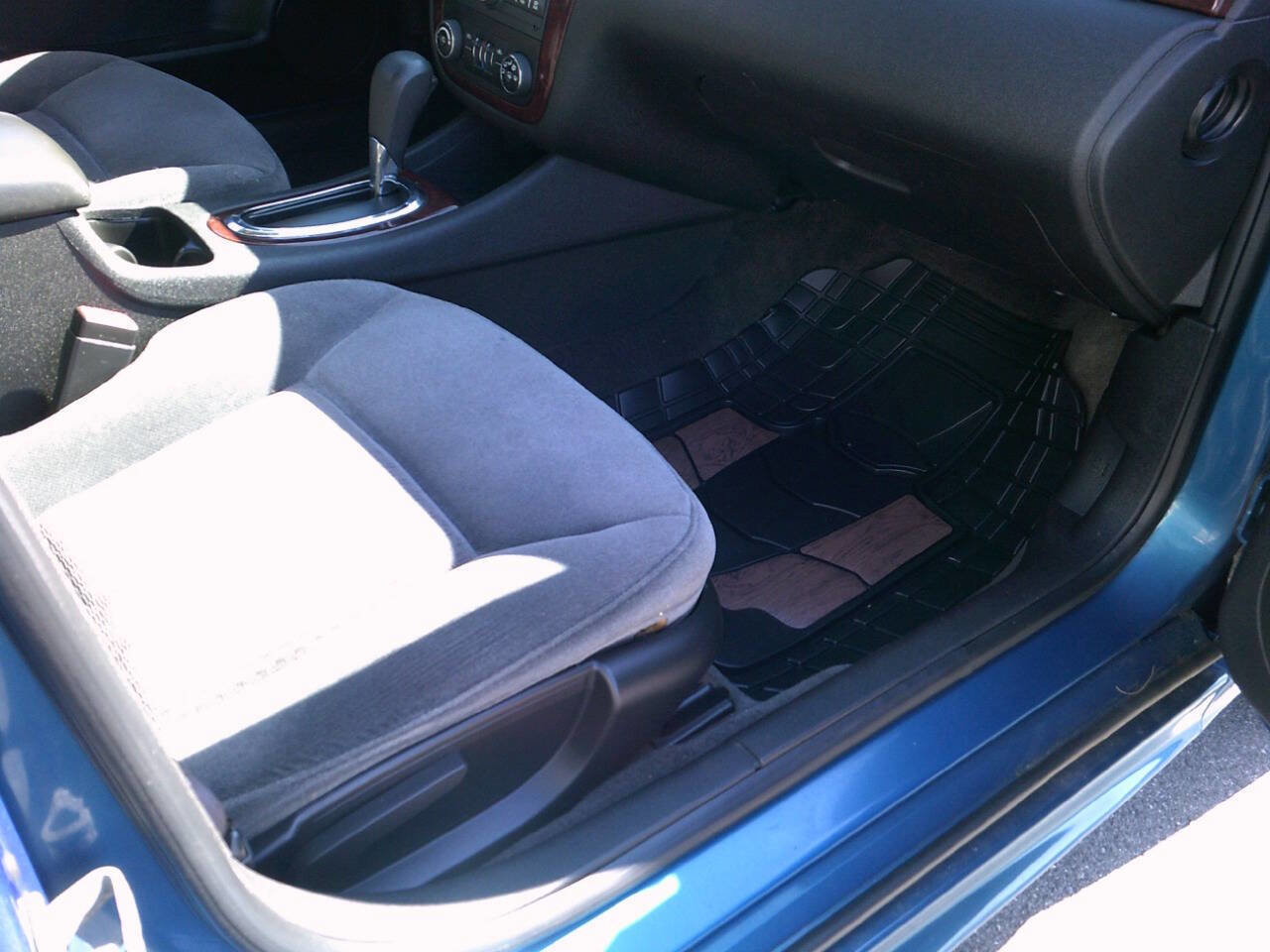 Used 2010 Chevrolet Impala LS FWD image 11