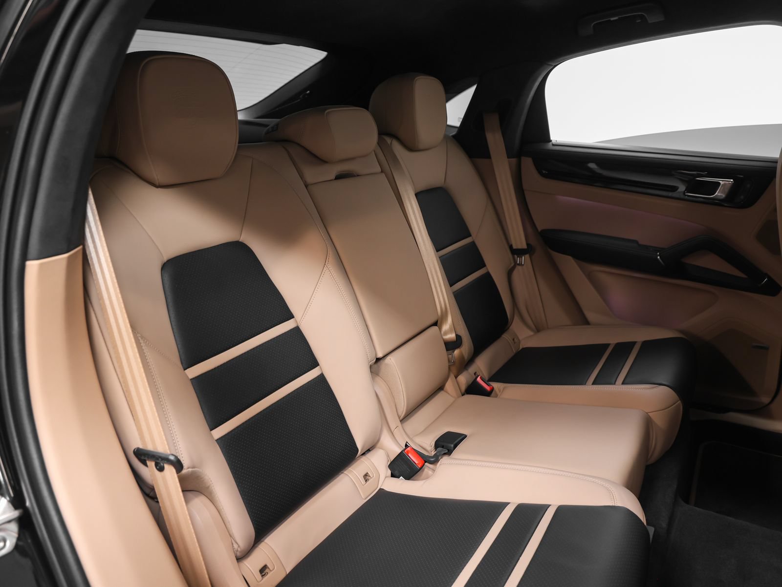 Certified 2023 Porsche Cayenne GTS AWD/4WD image 31