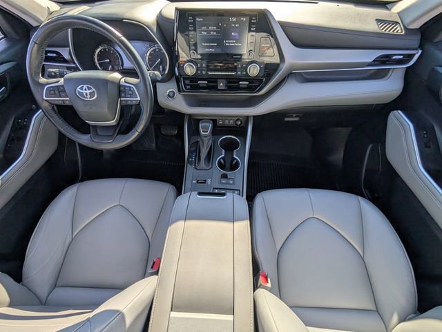 Used 2022 Toyota Highlander XLE image 12