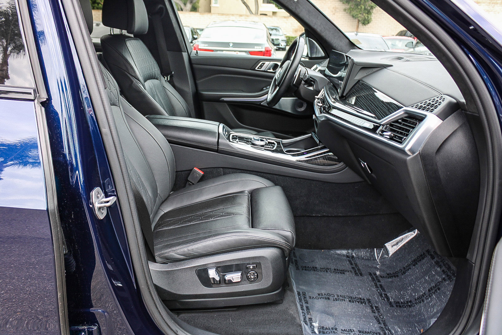 Used 2023 BMW X7 M60i w/ Executive Package image 16