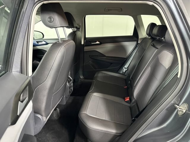 Used 2023 Volkswagen Taos SE image 25