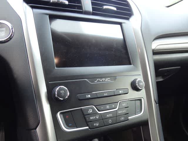 Used 2019 Ford Fusion SE FWD image 14