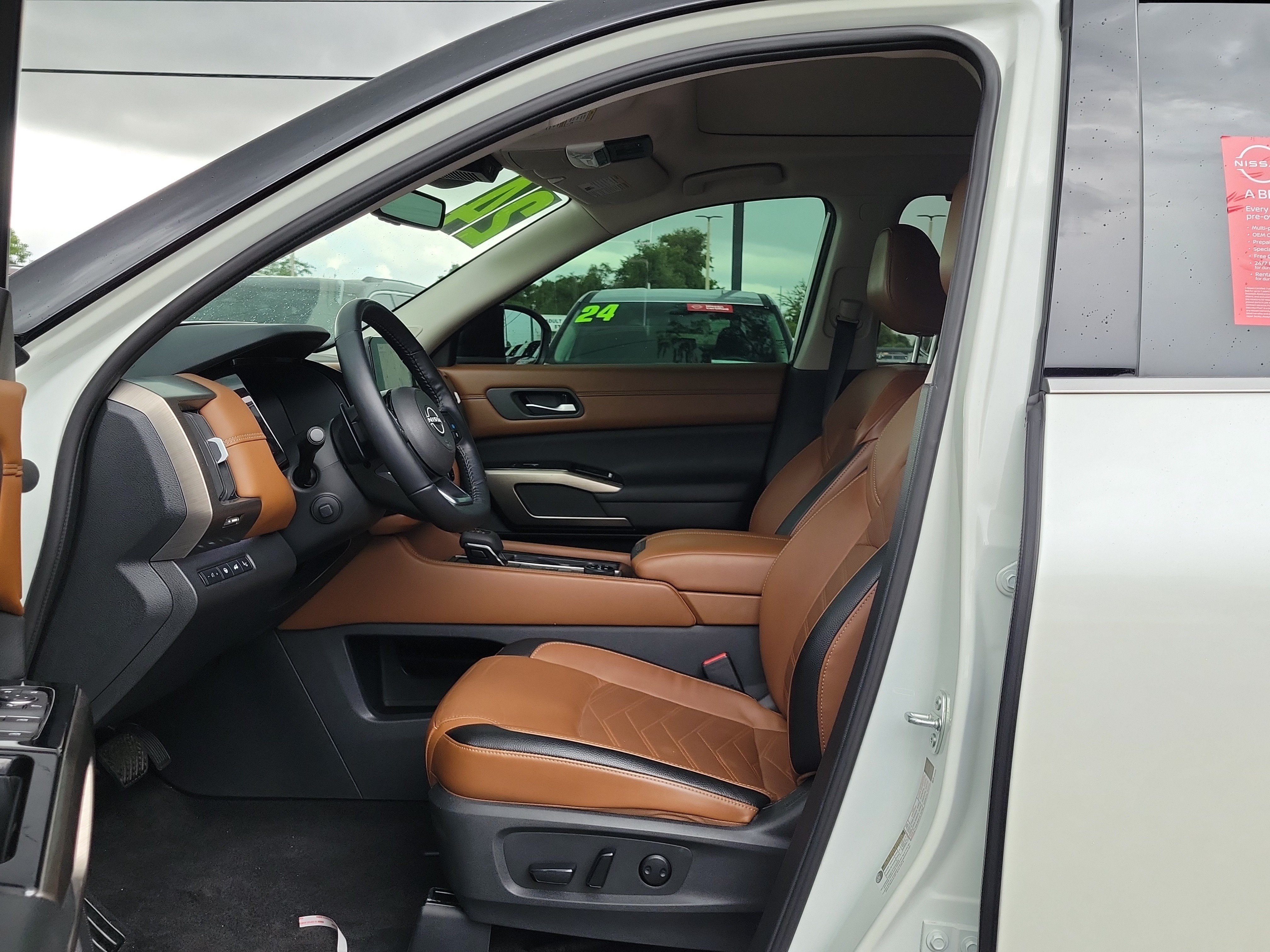 Certified 2024 Nissan Pathfinder Platinum AWD/4WD image 18