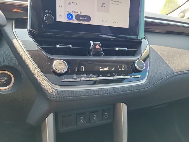 Used 2023 Toyota Corolla Cross XLE w/ Convenience Package FWD image 21