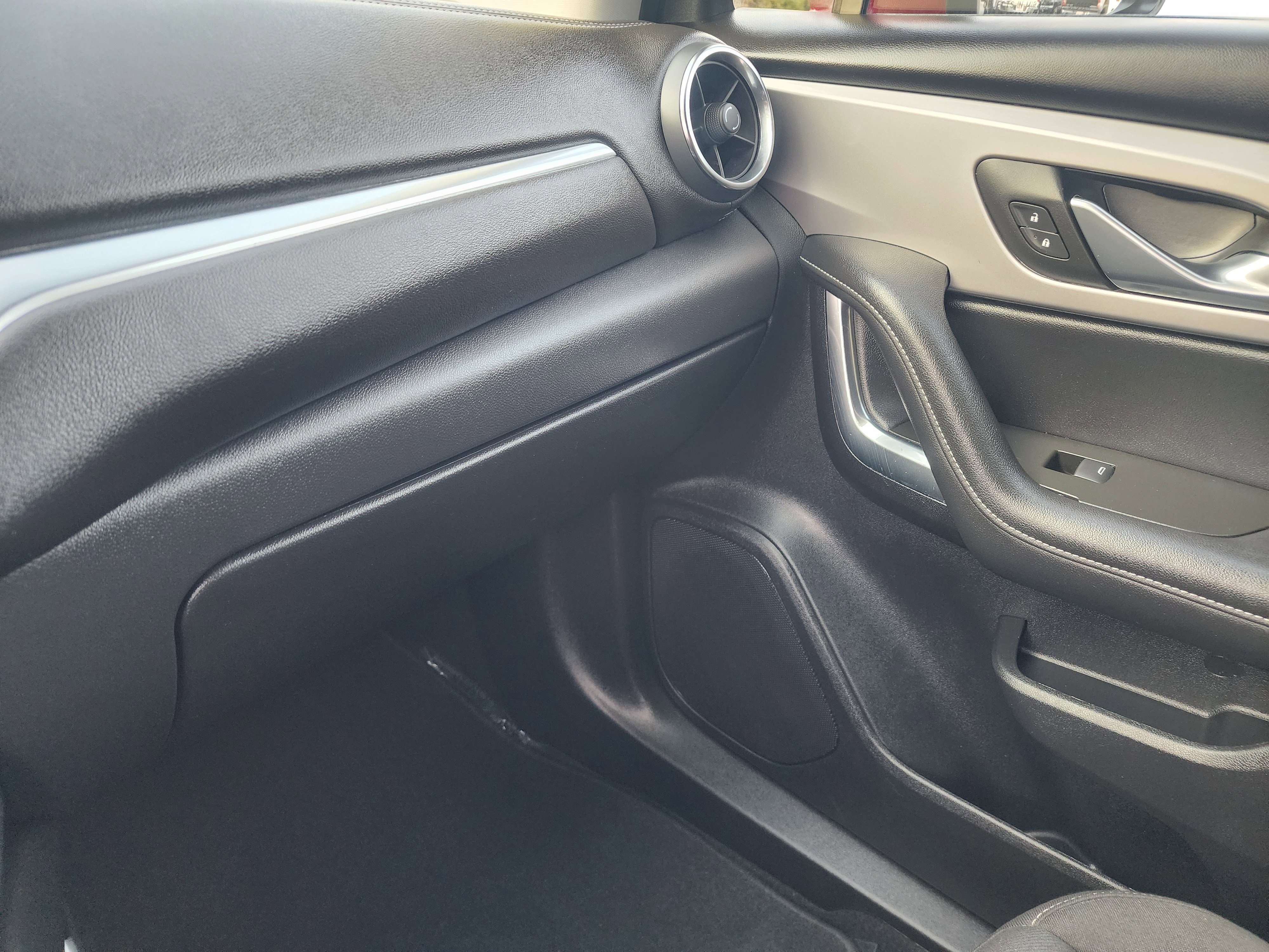 Used 2025 Chevrolet Blazer LT image 34