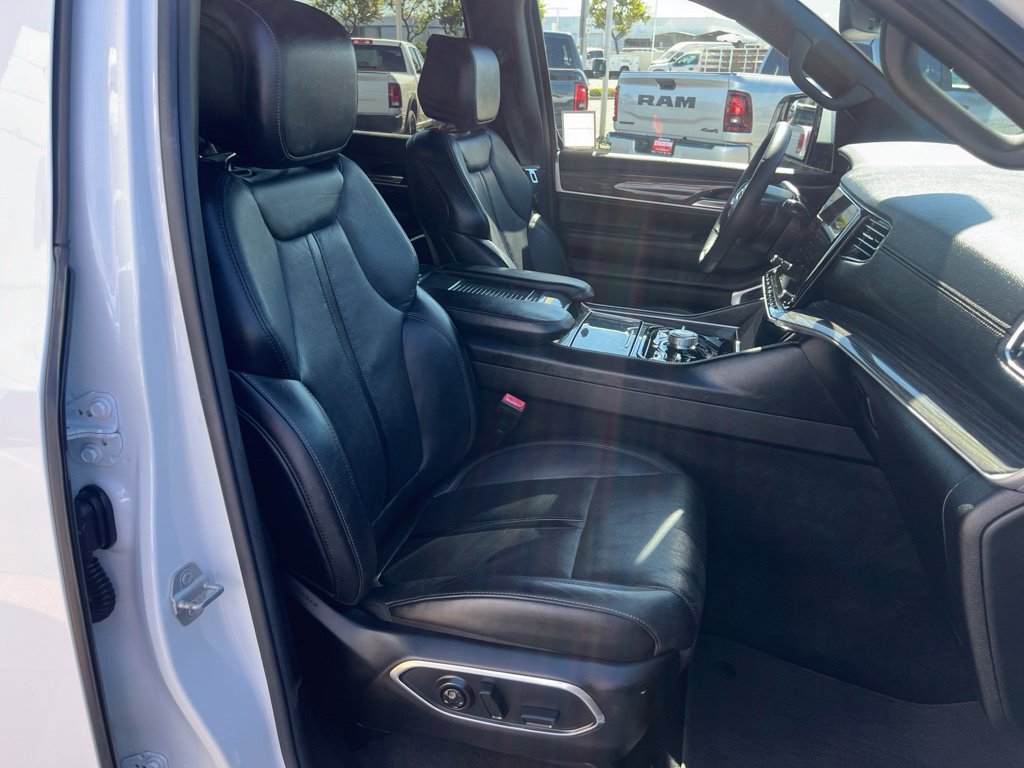 Used 2022 Jeep Wagoneer Series III AWD/4WD image 37