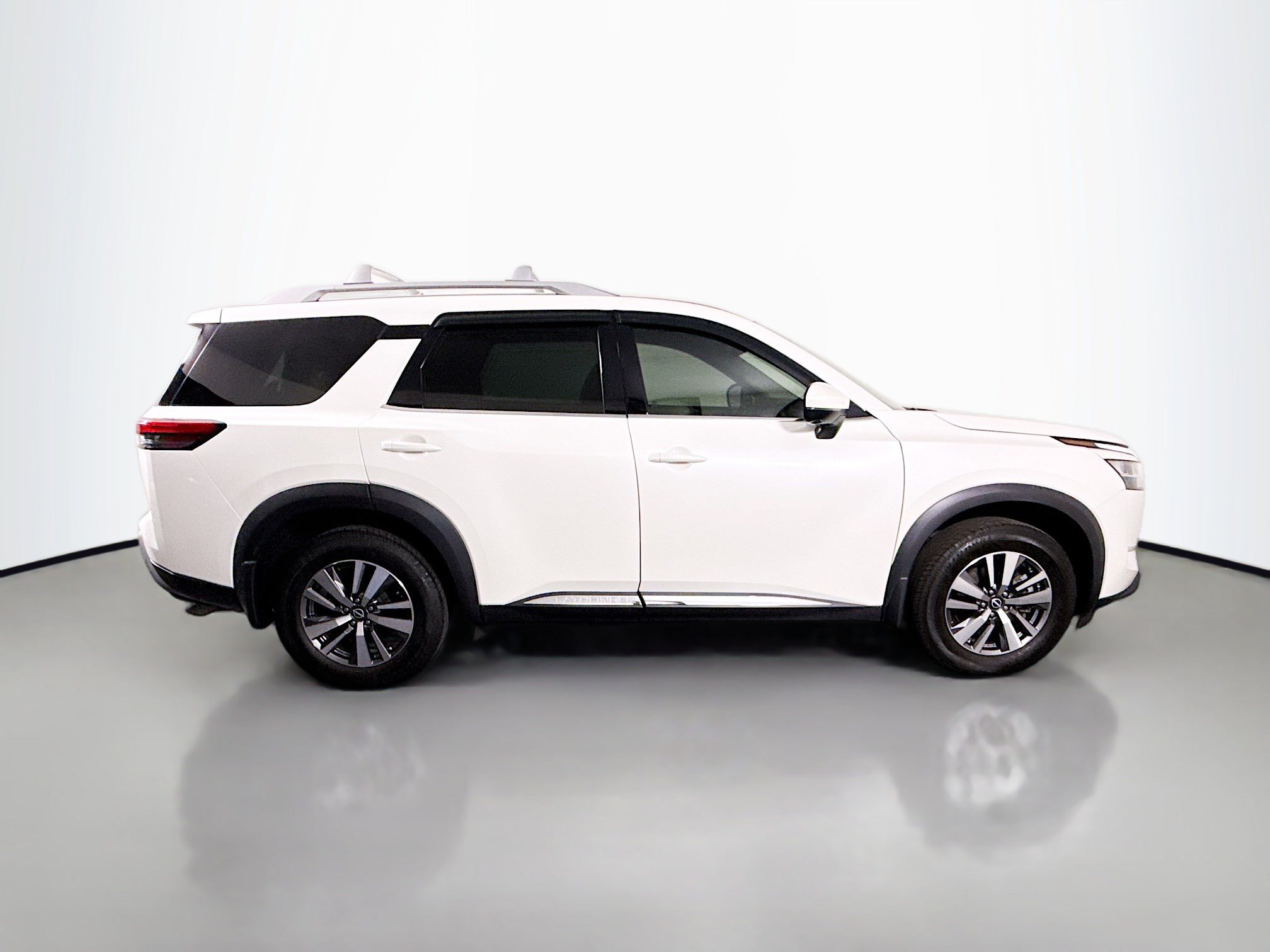 Used 2023 Nissan Pathfinder SL AWD/4WD image 11