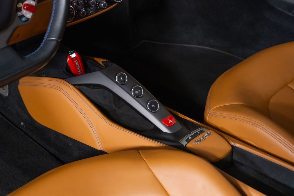 Used 2018 Ferrari 488 GTB image 31