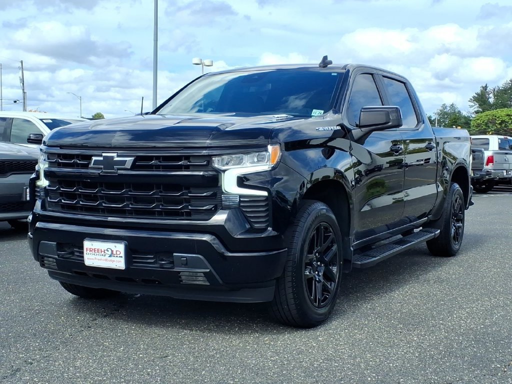 Used 2023 Chevrolet Silverado 1500 RST AWD/4WD image 3