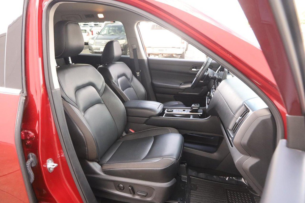 Used 2023 Nissan Pathfinder SL AWD/4WD image 29