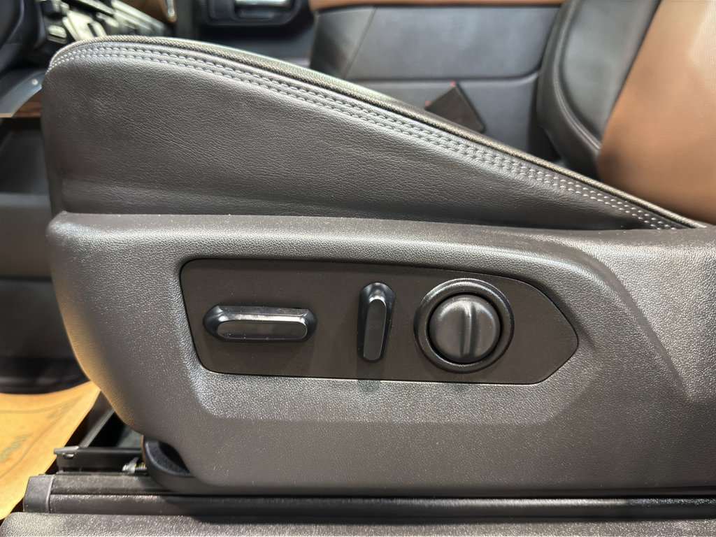 Used 2021 Chevrolet Silverado 1500 High Country w/ Technology Package image 18