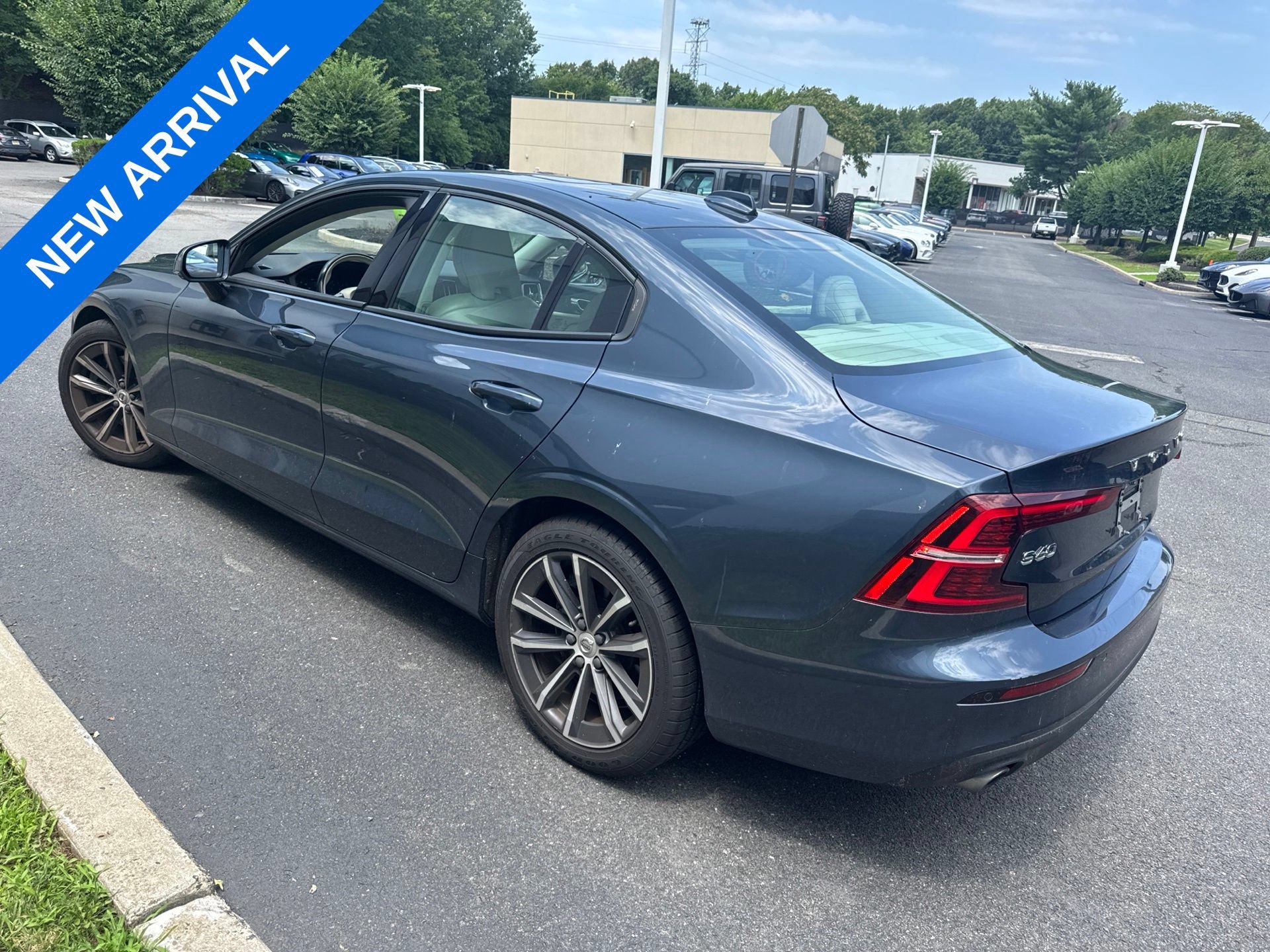 Used 2021 Volvo S60 T6 Momentum w/ Protection Package AWD/4WD image 4