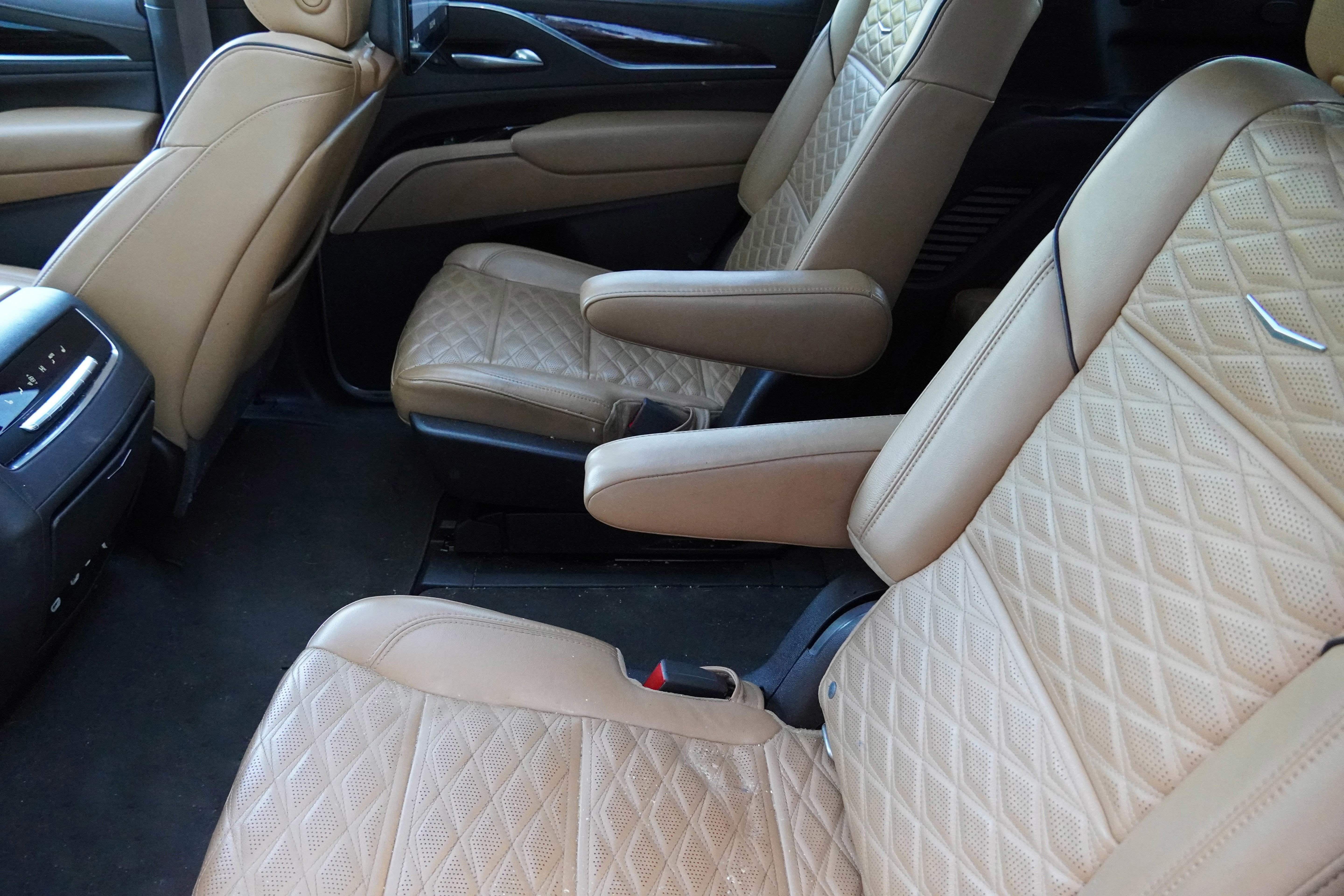 Used 2021 Cadillac Escalade Premium Luxury w/ LPO, Radiant Package AWD/4WD image 33