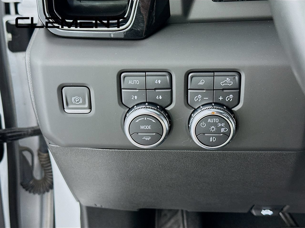 Used 2024 GMC Sierra 3500 AT4 w/ AT4 Premium Plus Package AWD/4WD image 14
