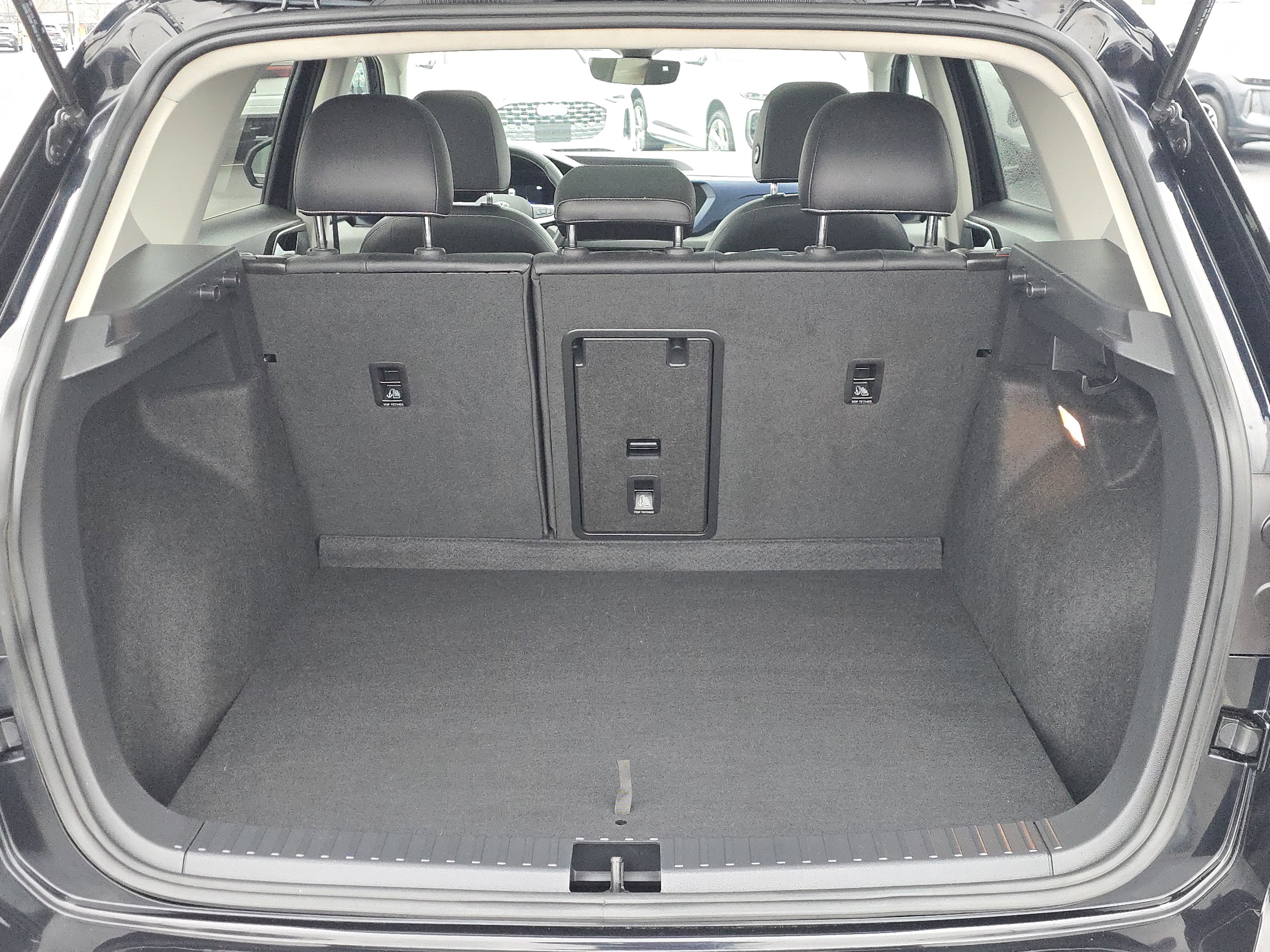 Certified 2023 Volkswagen Taos SE w/ Panoramic Sunroof Package image 16