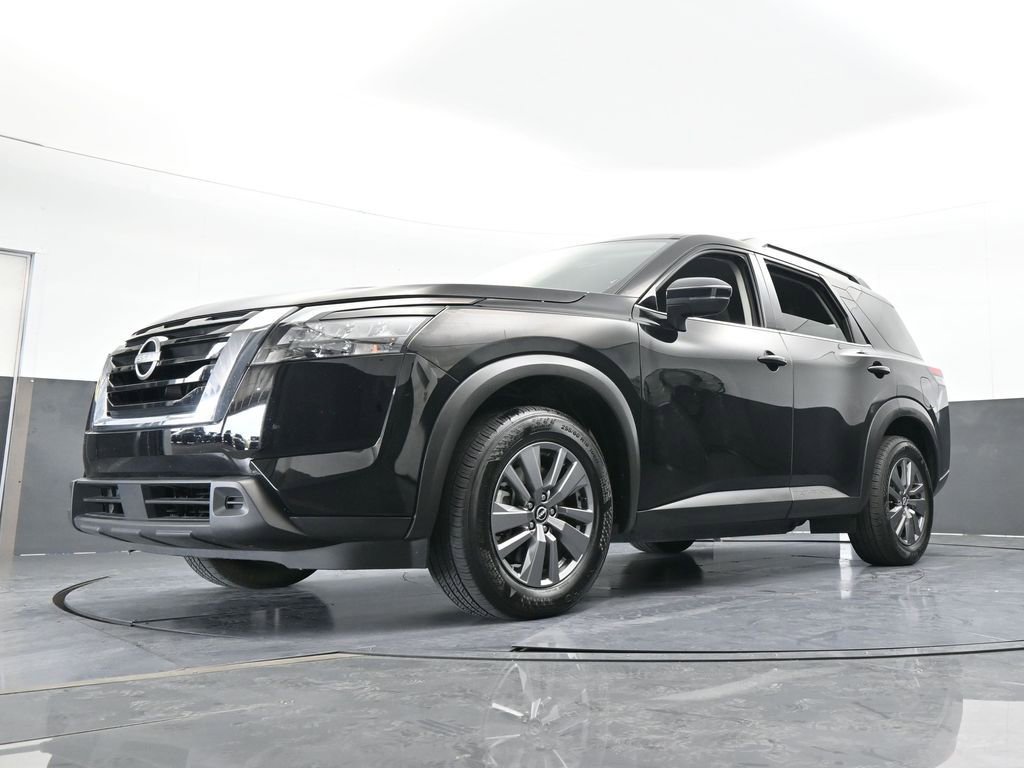 Used 2025 Nissan Pathfinder SV image 58