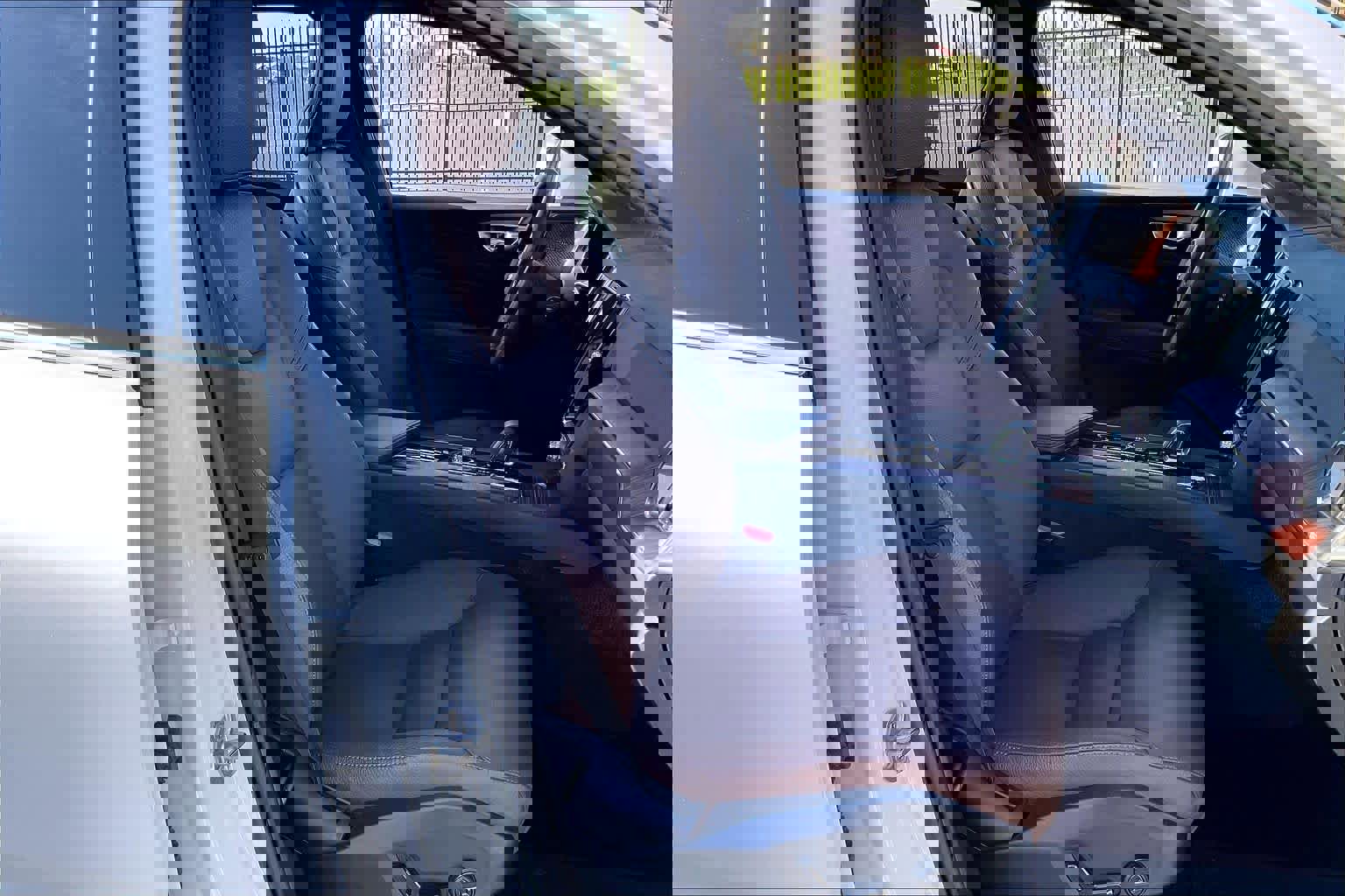 Used 2023 Volvo XC60 T8 Plus image 10