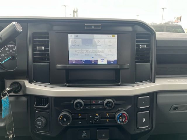 New 2026 Ford F250 XL w/ F-250 >10K GVWR Package image 6