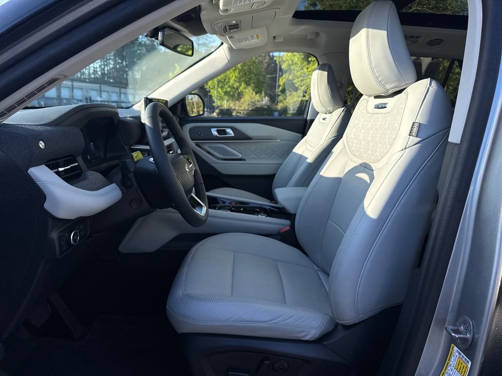 Used 2025 Ford Explorer Platinum w/ LUX Leather Package image 22
