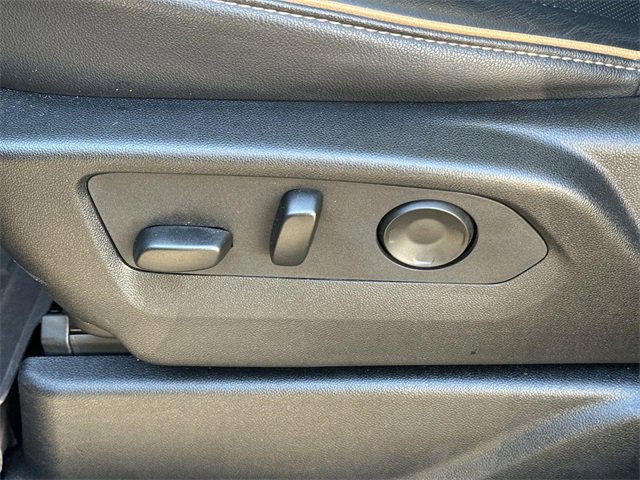 Used 2024 GMC Yukon XL AT4 w/ Technology Package image 33