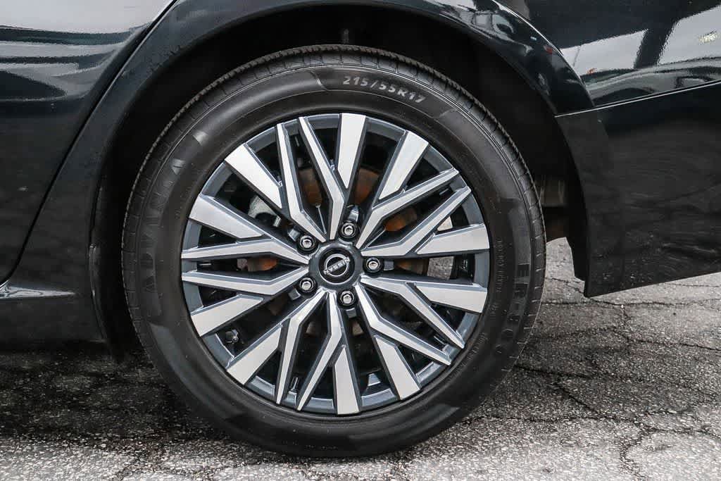 Used 2024 Nissan Altima 2.5 SV FWD image 10