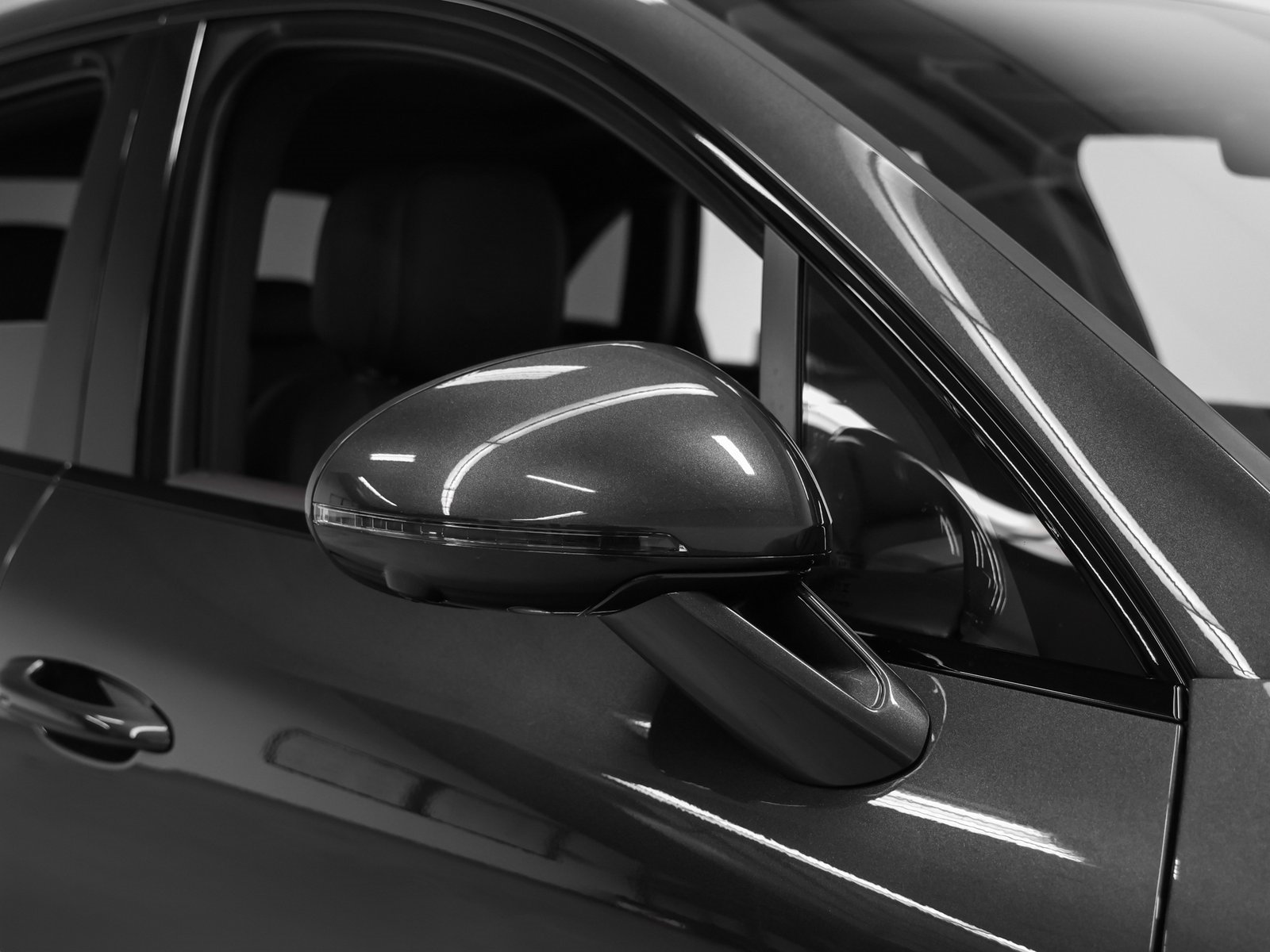 Used 2025 Porsche Macan image 14