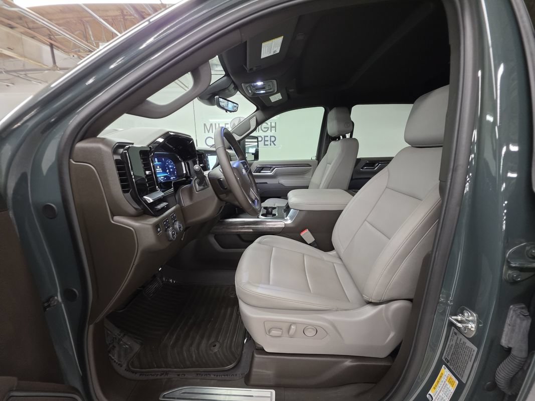 Used 2025 Chevrolet Silverado 2500 LTZ w/ LTZ Premium Package AWD/4WD image 18