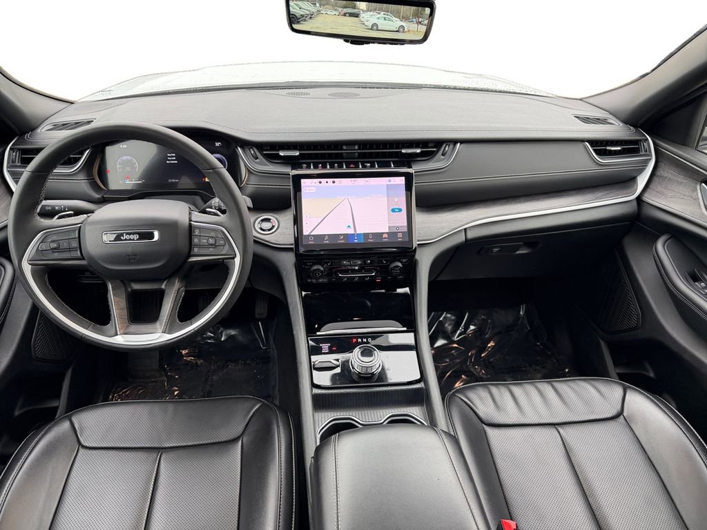 Used 2024 Jeep Grand Cherokee L Limited w/ Luxury Tech Group II image 11