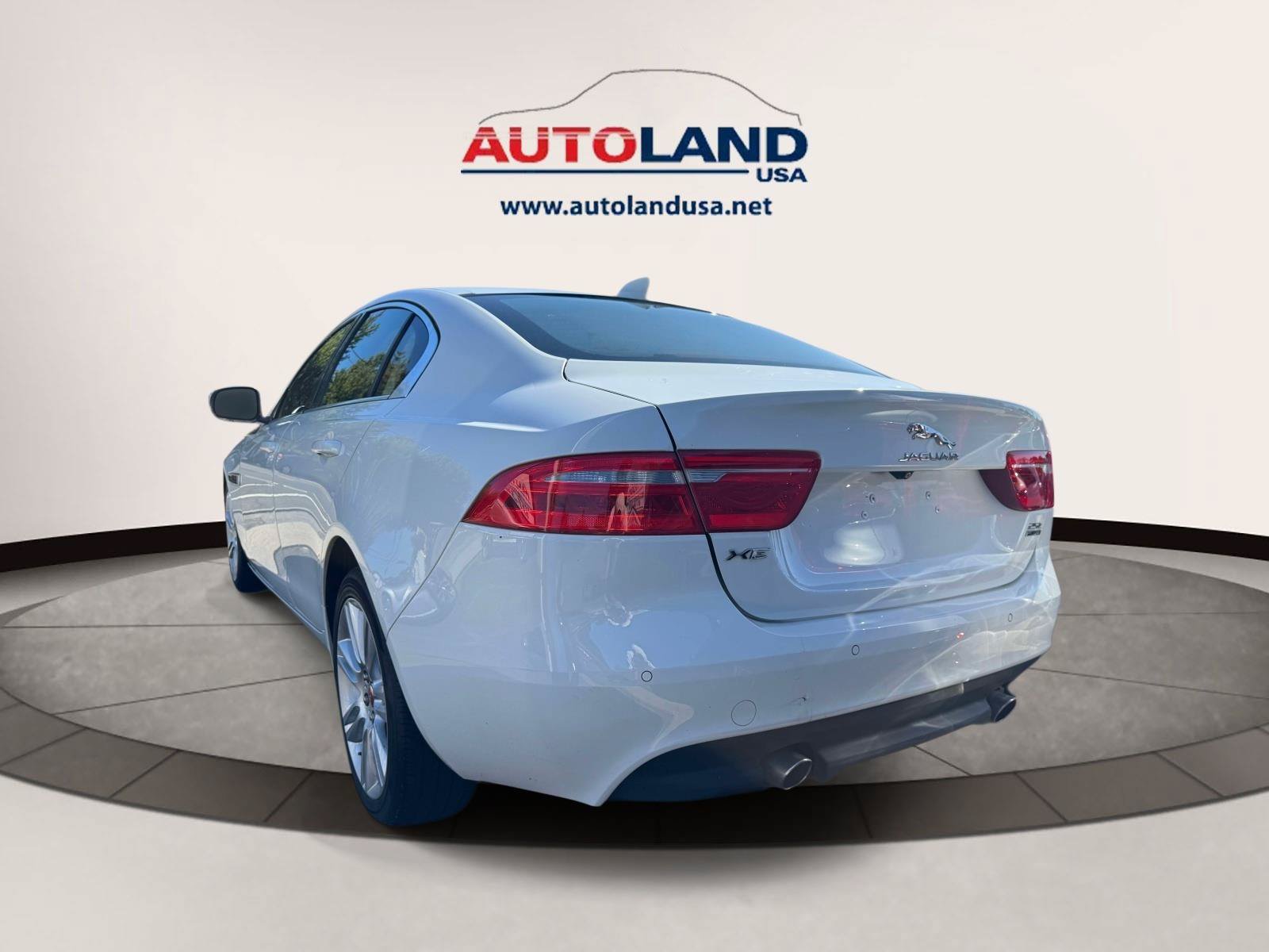 Used 2019 Jaguar XE Premium AWD/4WD image 4