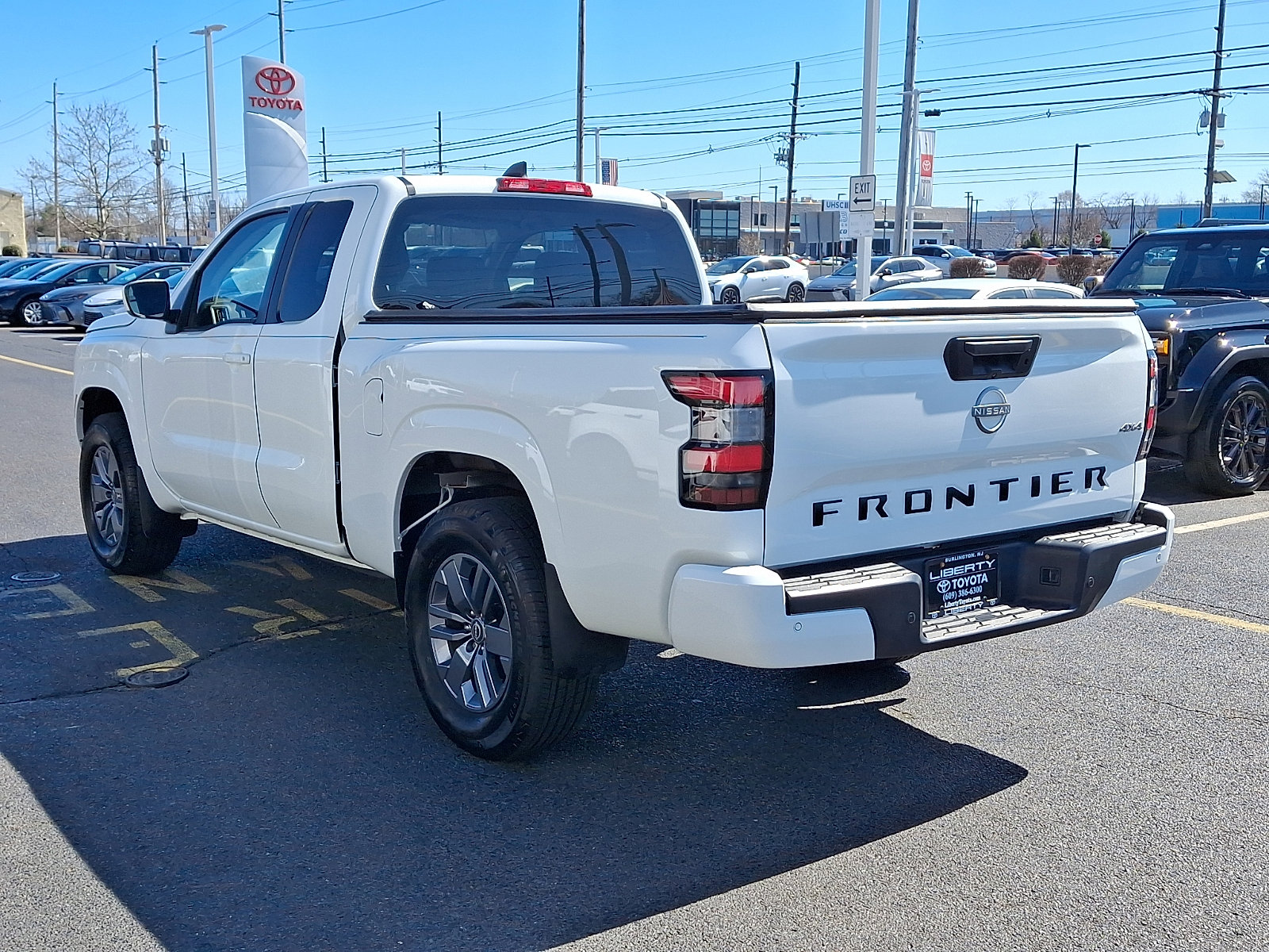 Used 2025 Nissan Frontier SV image 4