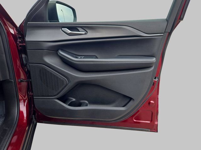 Used 2024 Jeep Grand Cherokee Laredo X image 12