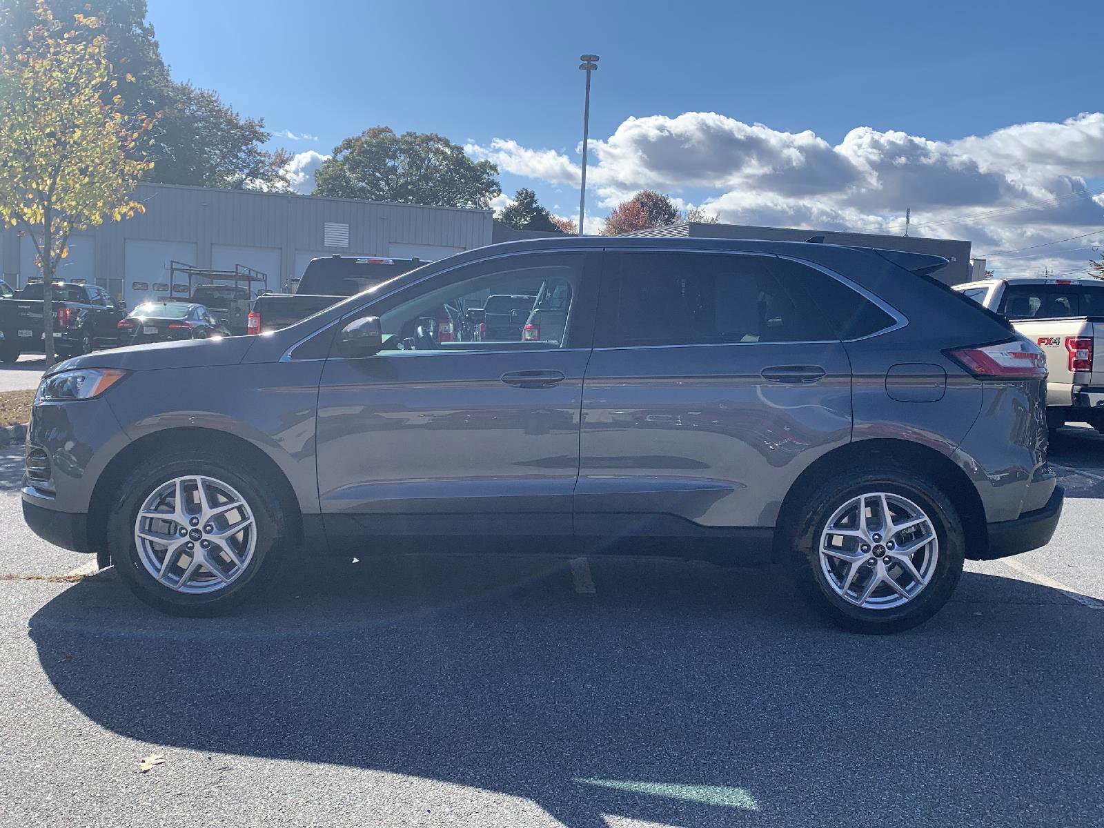 Used 2024 Ford Edge SEL AWD/4WD image 3