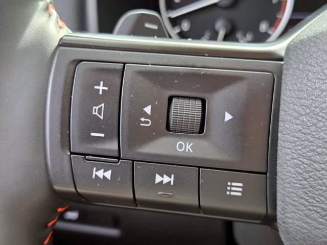 Used 2025 Nissan Rogue SV AWD/4WD image 33
