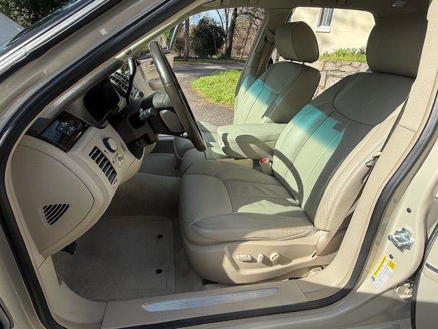 Used 2011 Cadillac DTS FWD image 33